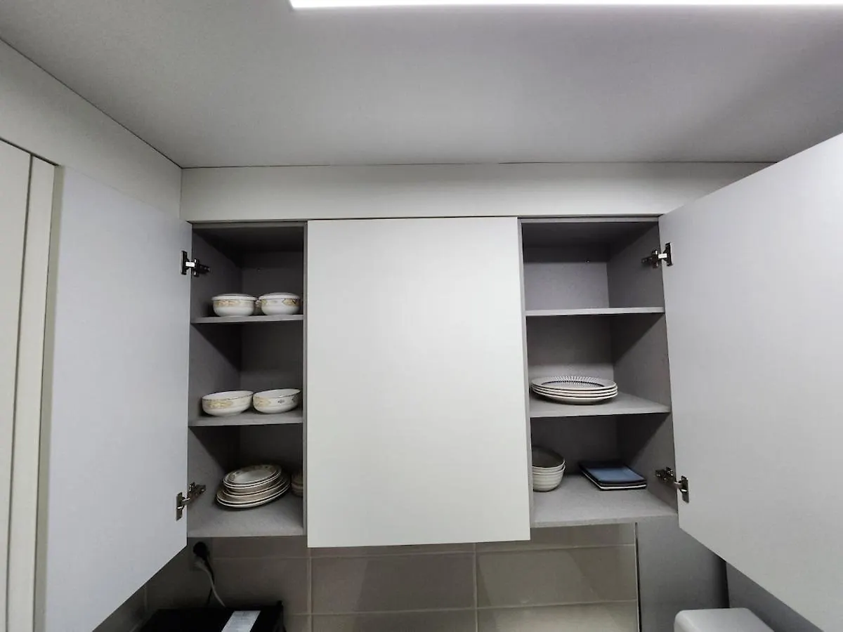 깔끔하고 이쁜 빌라, 공항 인근 Apartemen