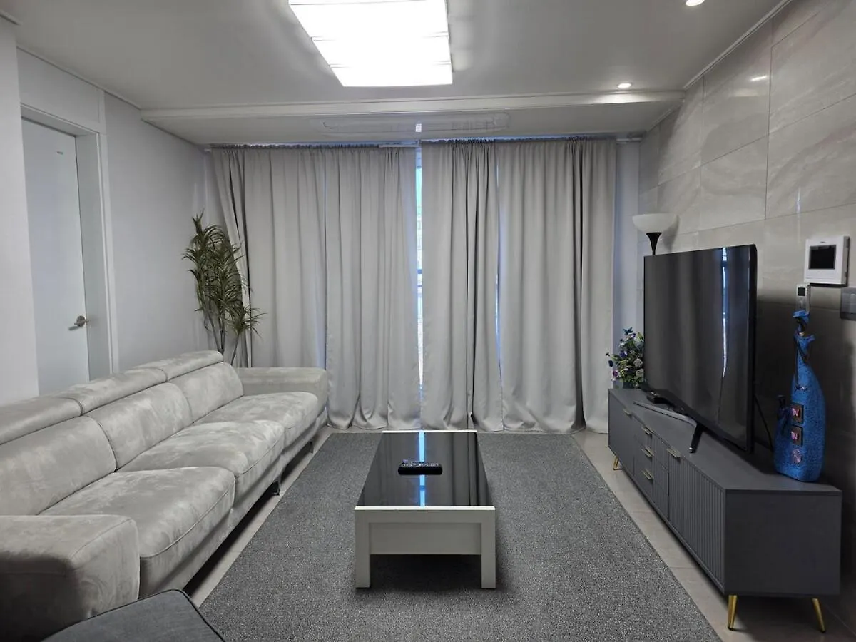 Apartemen 깔끔하고 이쁜 빌라, 공항 인근 Korsel