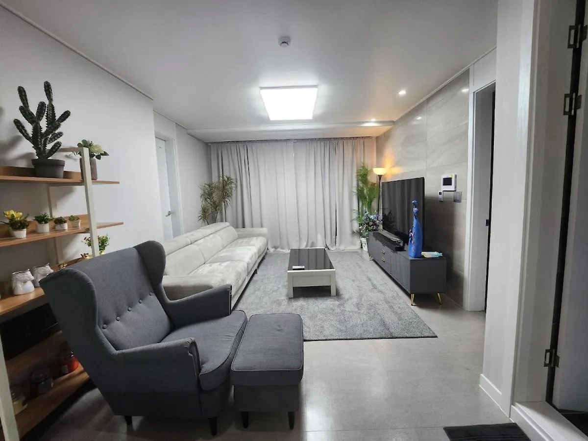 Apartemen 깔끔하고 이쁜 빌라, 공항 인근